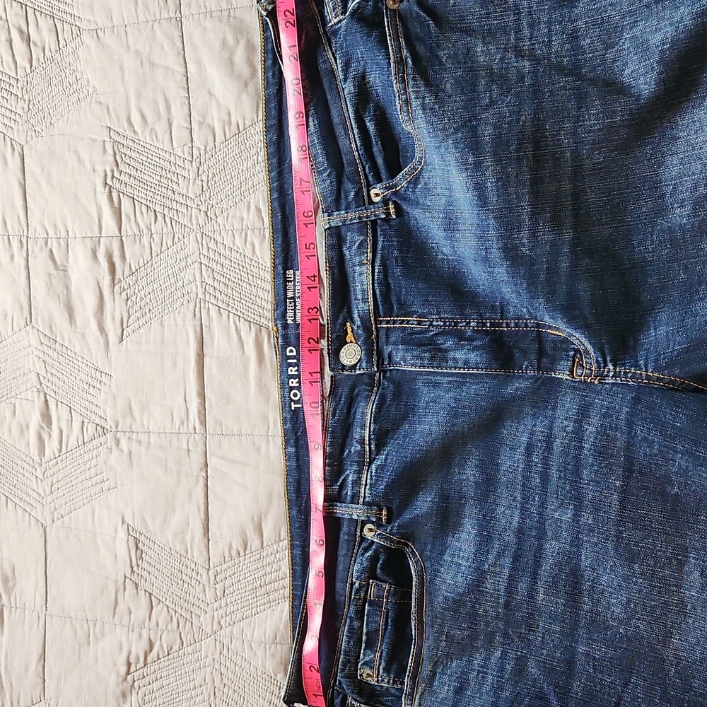 Torrid Perfect Wide Leg Vintage Stretch Jeans with Distressed Details. Size 22W - Picture 7 of 7